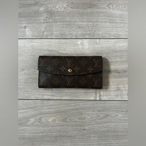 "Charm & Elegance: LV Women's Brown Letter Fusion Bag"